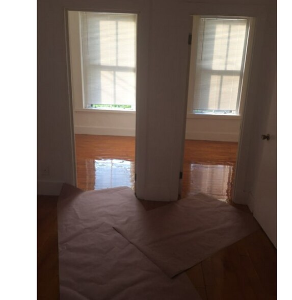 Building Photo - 4 Adella Pl