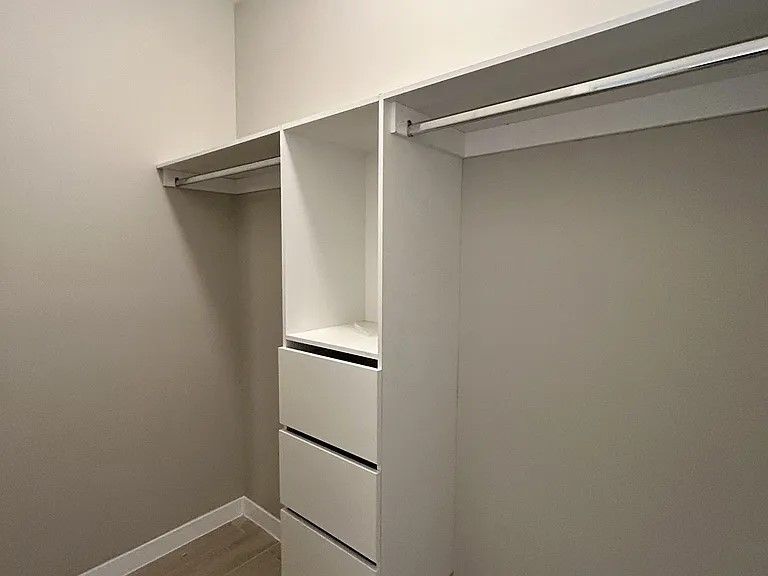 Building Photo - 705 Deanne Dr