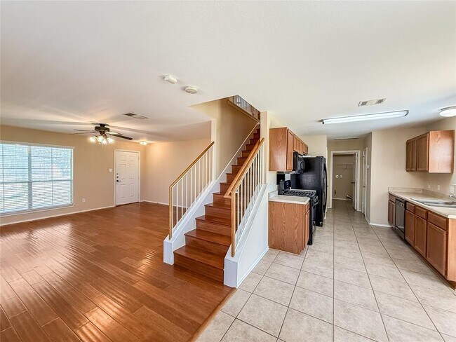 Building Photo - 909 Remington Dr