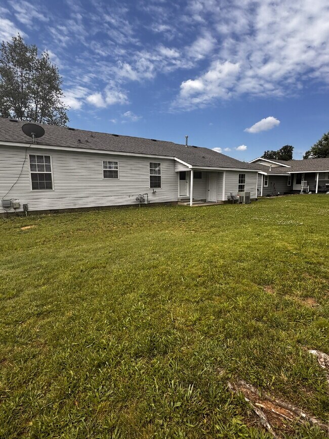 Building Photo - 3009 W Olive St