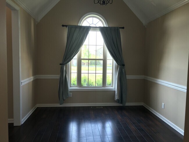 Building Photo - 1313 Chinook Cir