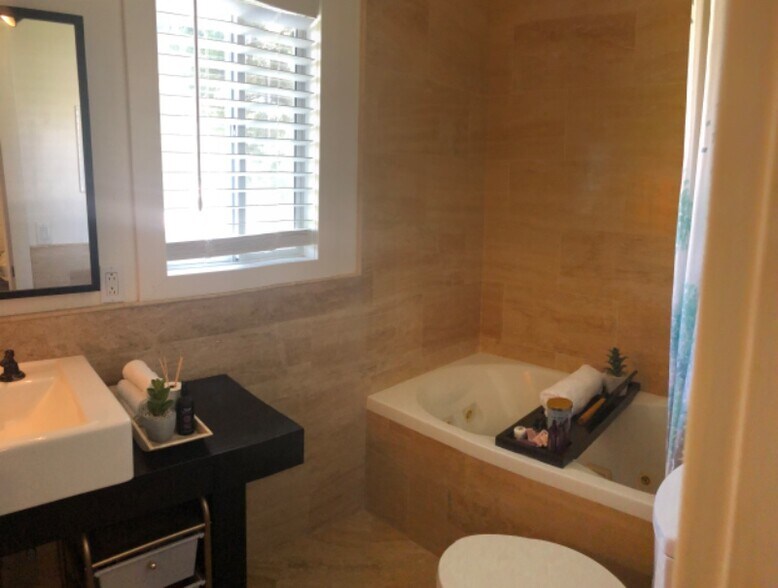 Building Photo - 23330 Victory Blvd