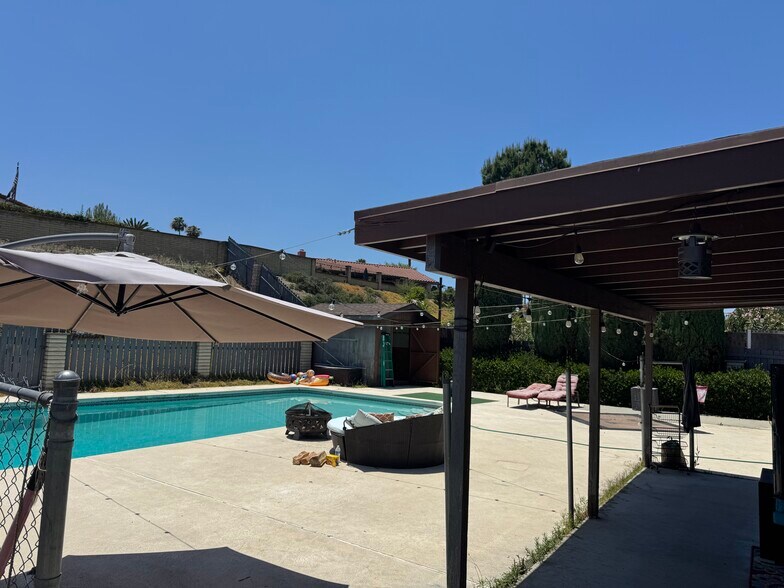 Building Photo - 16241 Via Rancho