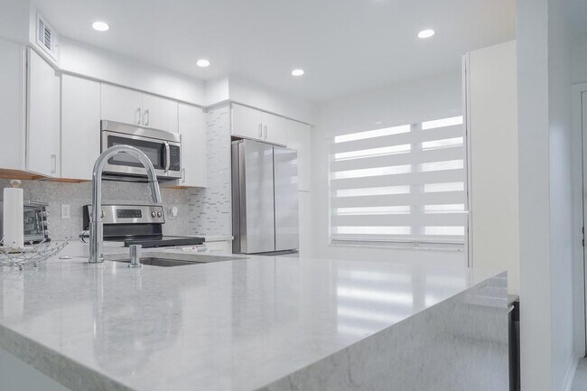 Primary Photo - 3201 Portofino Point