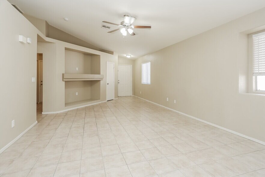 Building Photo - 2103 Point Morada Ave