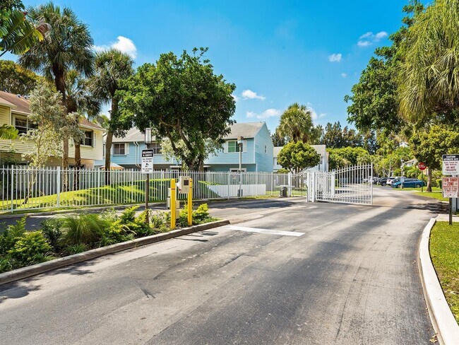 Building Photo - 1921 NE 15th Ave