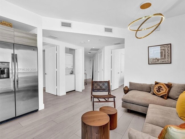 Building Photo - 121 NE 34th St