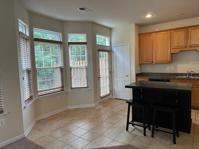 Building Photo - 214 Kintyre Ln
