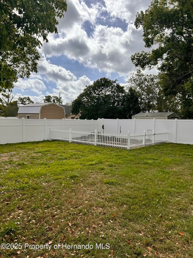 Building Photo - 10405 Lafoy Rd
