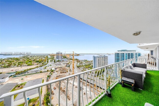 Building Photo - 7601 E Treasure Dr