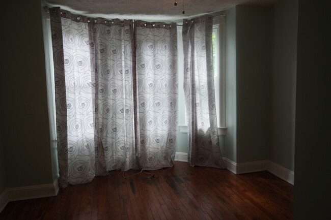 Building Photo - Charming 2 Bedroom/1 Bathroom Townhome in Woodberry, MD - Close to Light Rail!