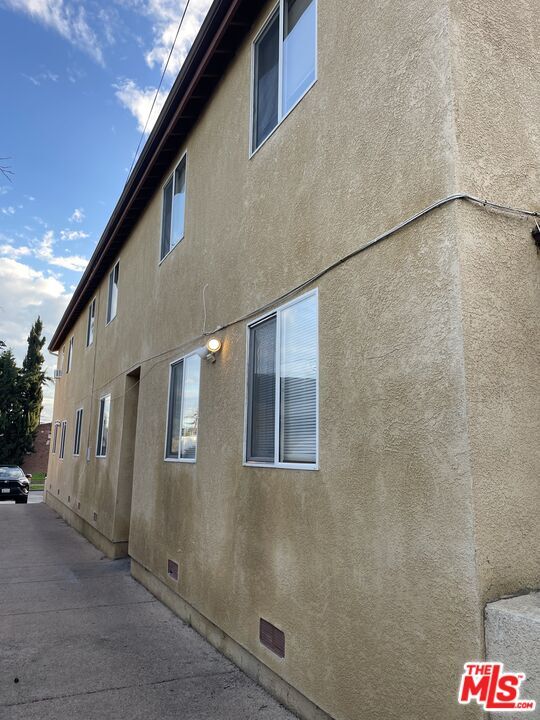 Building Photo - 639 E 82nd St