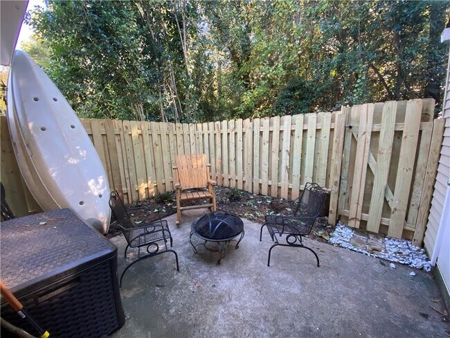 Building Photo - 1401 Wedgewood Ct