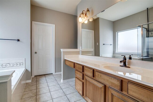 Building Photo - 2609 Oakland Way