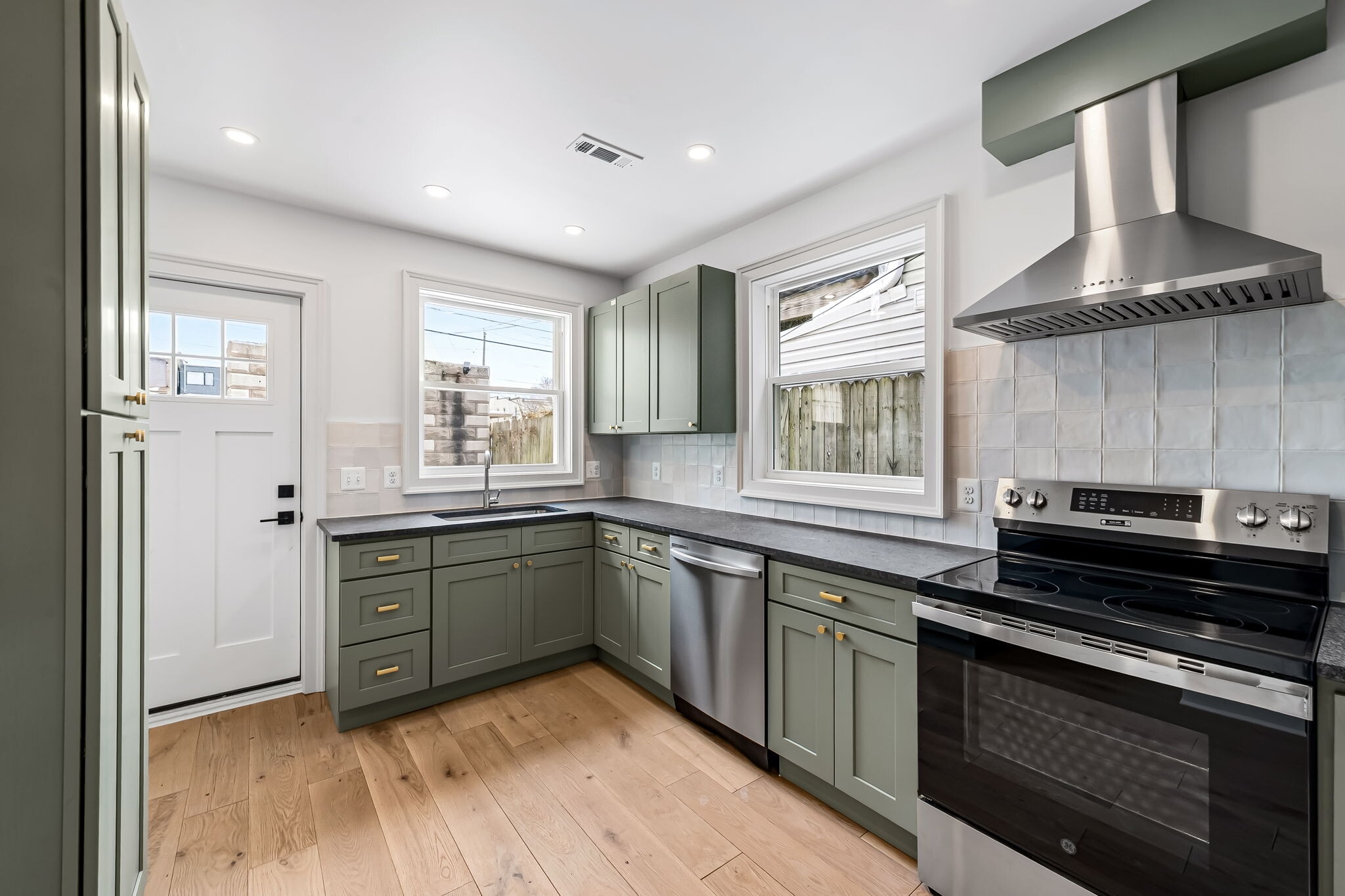 Building Photo - 3539 Roland Ave
