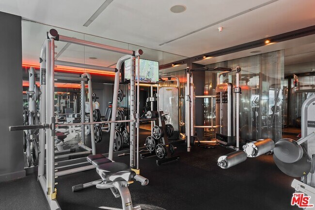 Building Photo - 6250 Hollywood Blvd