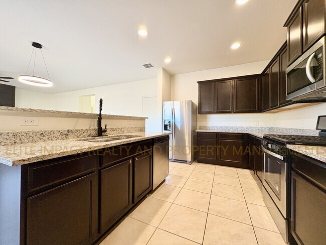 Building Photo - 11684 W Vanderbilt Farms Way