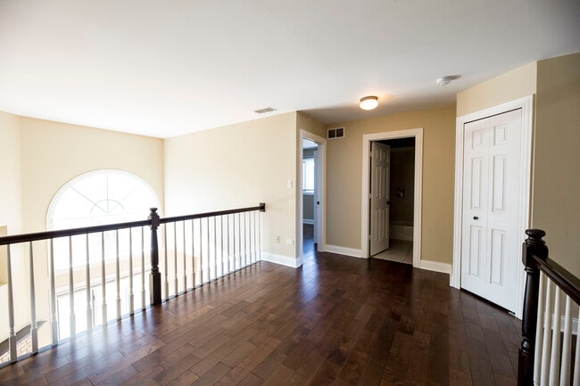 Building Photo - 8444 Dunmore Dr