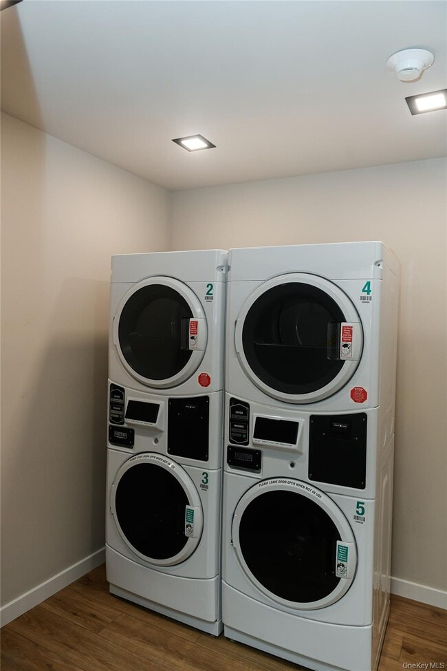 Building Photo - 135 E Park Ave