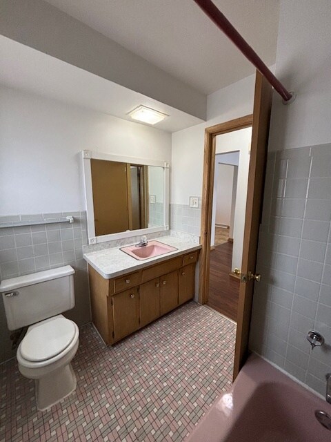 Building Photo - 4043 N 60th St