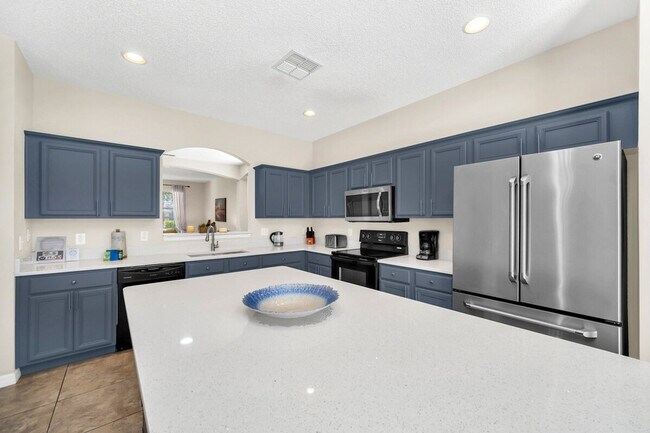 Building Photo - 8538 Sunrise Key Dr