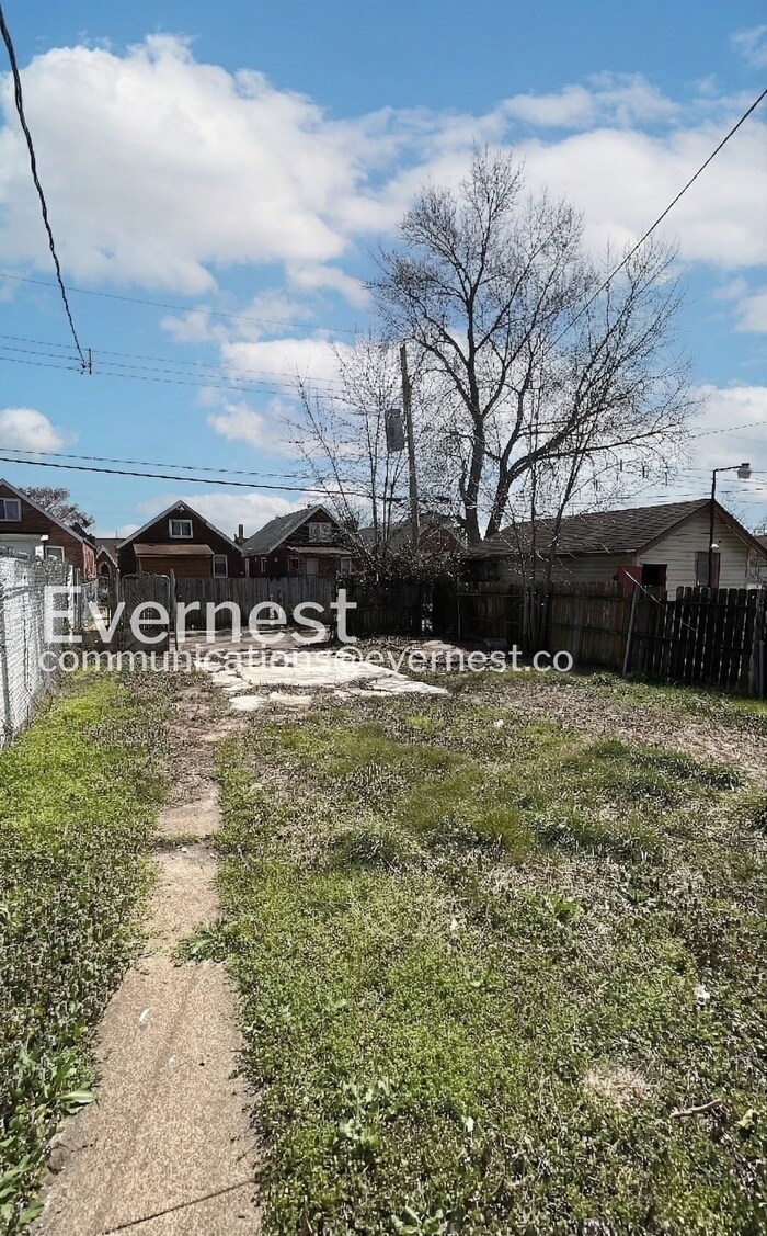 Building Photo - 5932 Floy Ave