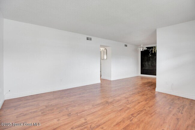 Building Photo - 401 Monroe Ave