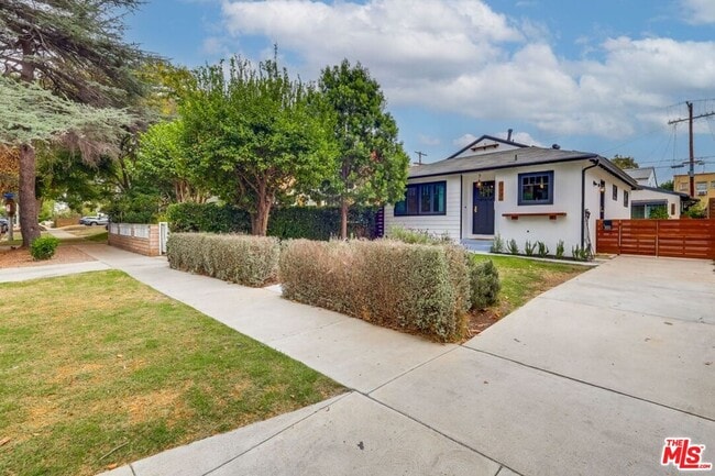 Building Photo - 3725 Edenhurst Ave