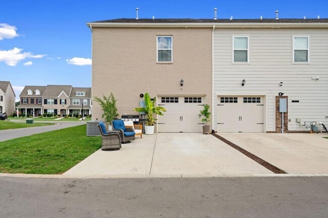 Building Photo - 722 Hahn Ct