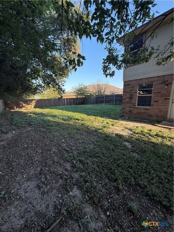 Building Photo - 1402 Chips Dr