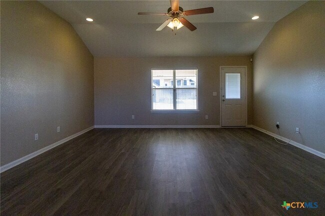 Building Photo - 217 Pointer St