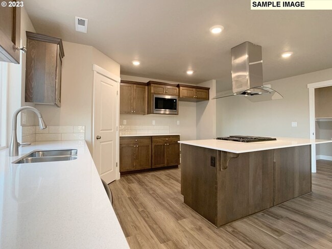 Building Photo - A Must see Hermiston Home!!