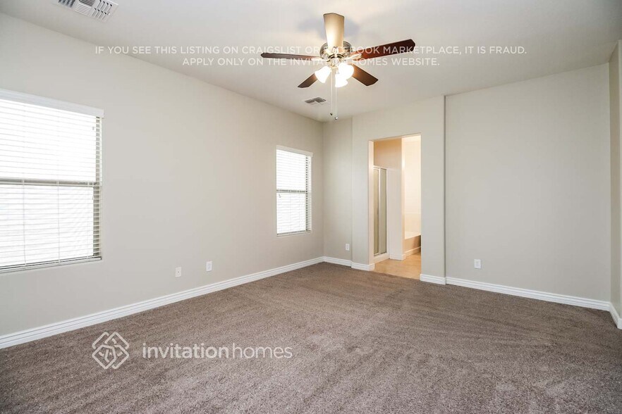 Building Photo - 1015 W Desert Valley Dr