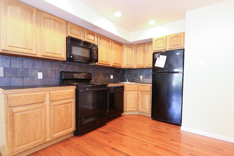 Building Photo - 1528 Willington St