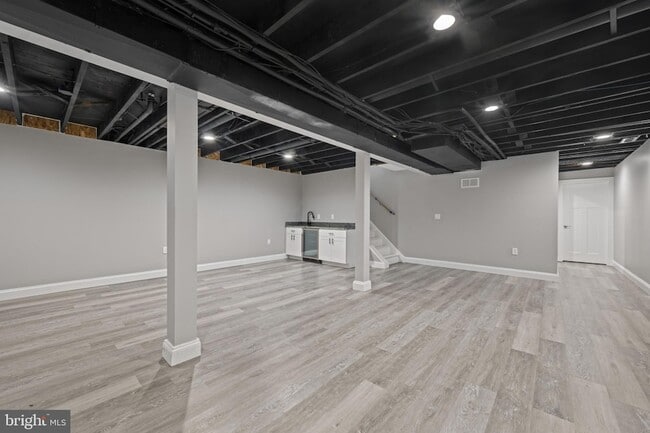 Building Photo - 14 Woodland Dr
