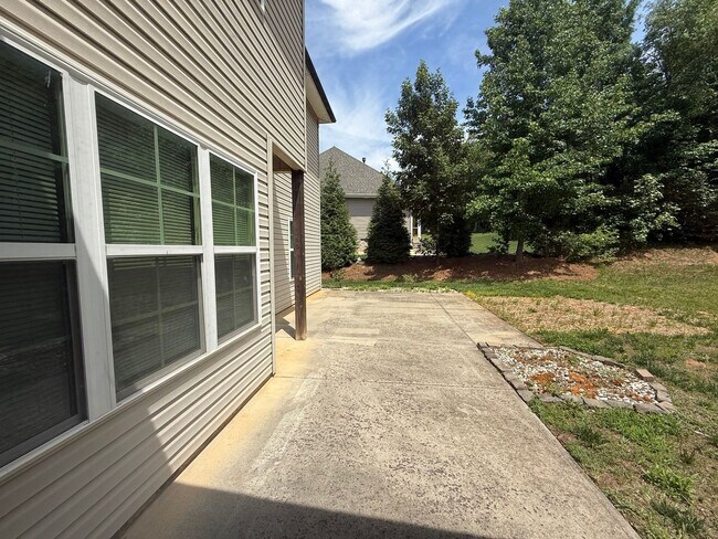 Building Photo - For Rent Clemmons!!