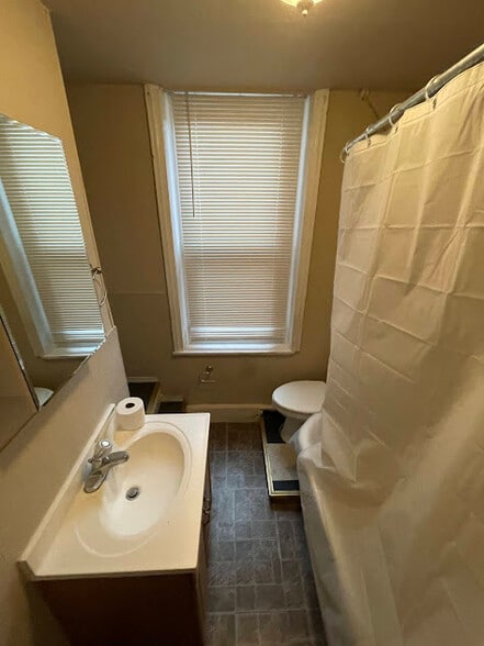 Full Bathroom 2 - 1730 N 25th St