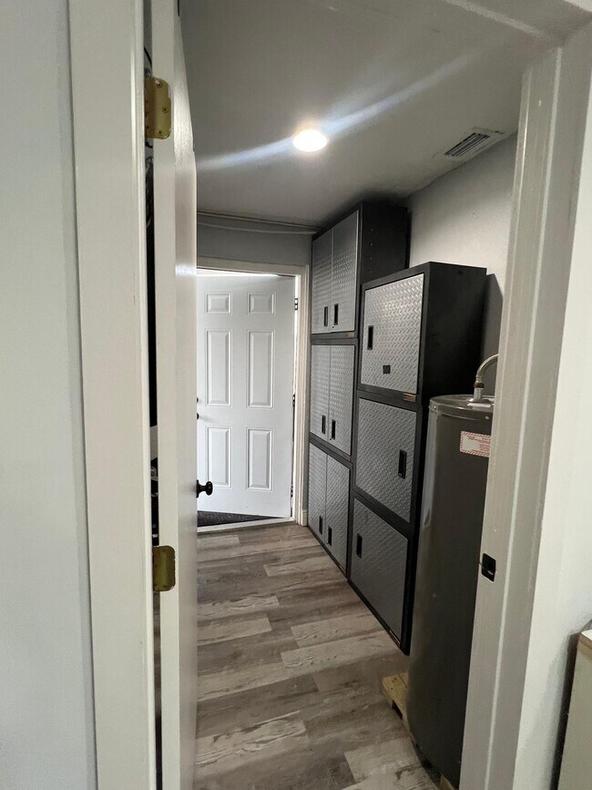 Building Photo - 2019 W Carol Cir