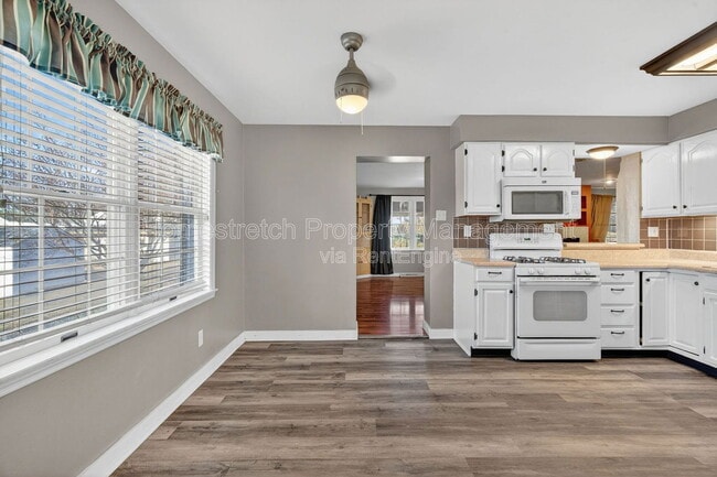 Building Photo - 1255 St Antoine St