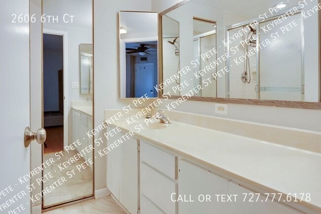 Building Photo - 2606 6th Ct