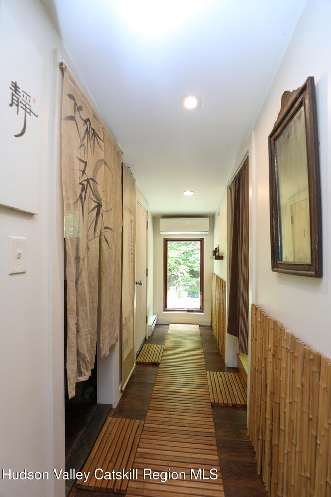Building Photo - 10 Fitzsimmons Ln