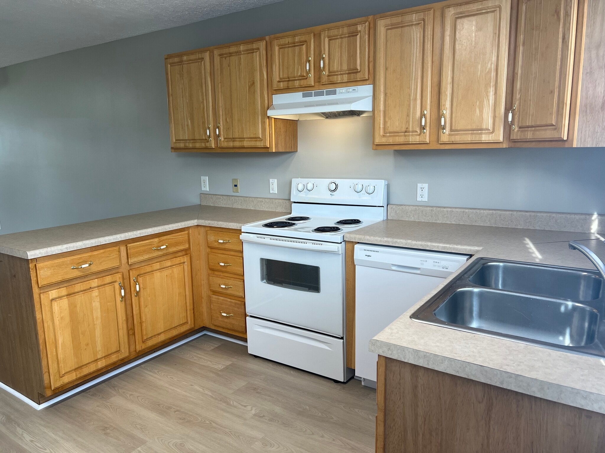 Building Photo - 577 Beaverview Dr