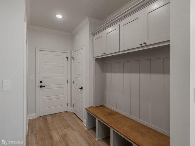 Building Photo - Modern 4 Bedroom / 3 Bath Home