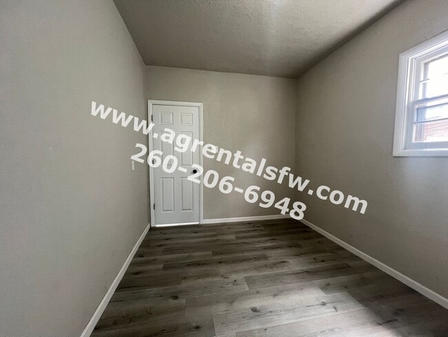 Building Photo - 3 bedroom house