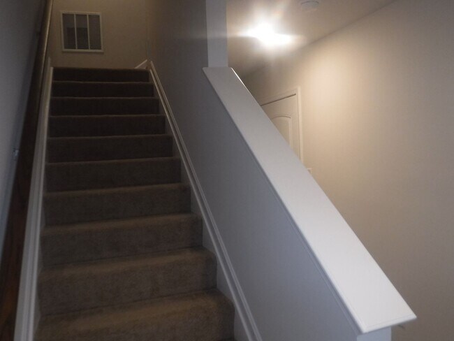 Building Photo - Rent will be $1375
