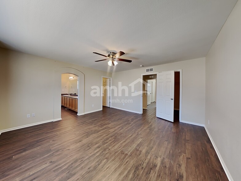 Building Photo - 18644 E 47th Ave