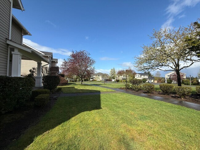 Building Photo - DuPont 2365 SF 3 bedroom plus loft home.