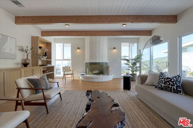 Building Photo - 211 Bellino Dr