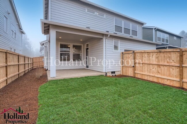 Building Photo - Luxurious South Hillsboro Home with a Fenced Backyard!