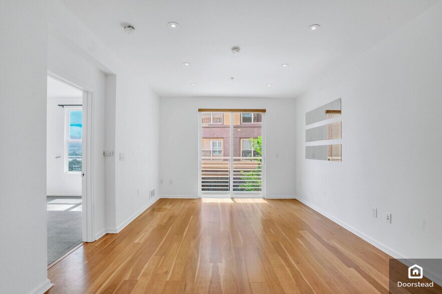 Building Photo - 301 Crescent Ct